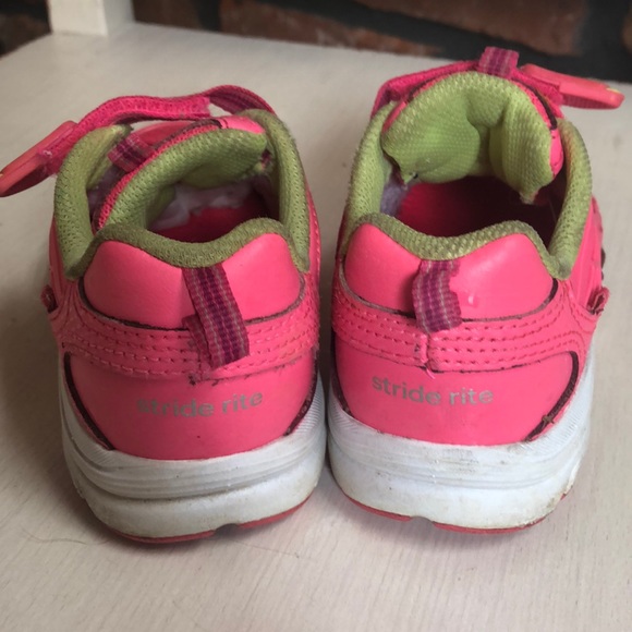 Pair of loved toddler sneakers: NB and SR - Picture 9 of 11